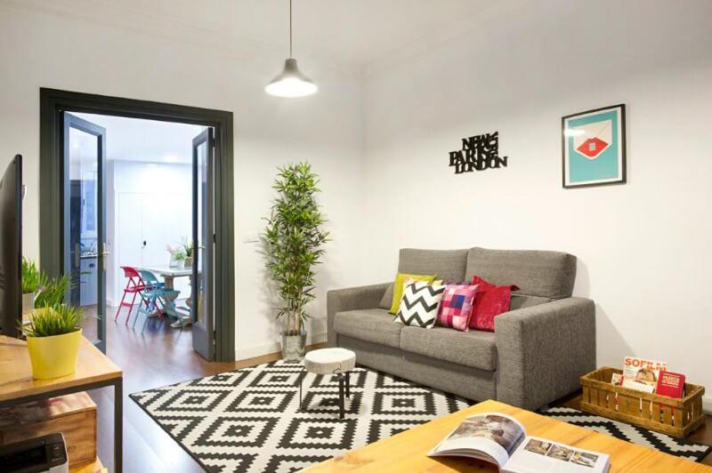 Traveller House Apartment Barcelona Ngoại thất bức ảnh